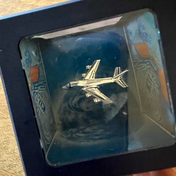 ART BANK - The Artistic Coin Box Full of Mystery Plane Flying 3.75in Square - Picture 3 of 7